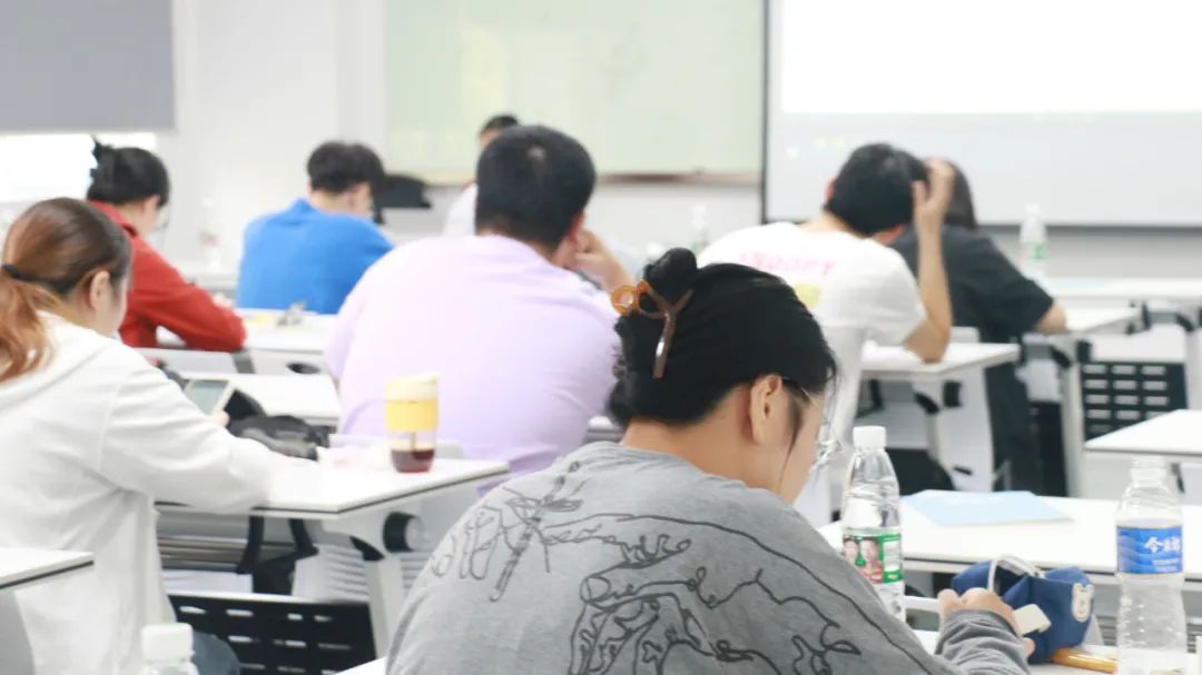 　　零基礎學員也可以通過短時間學習通過考試; 　　全程講練考評、 　　全程詳細跟蹤學習;